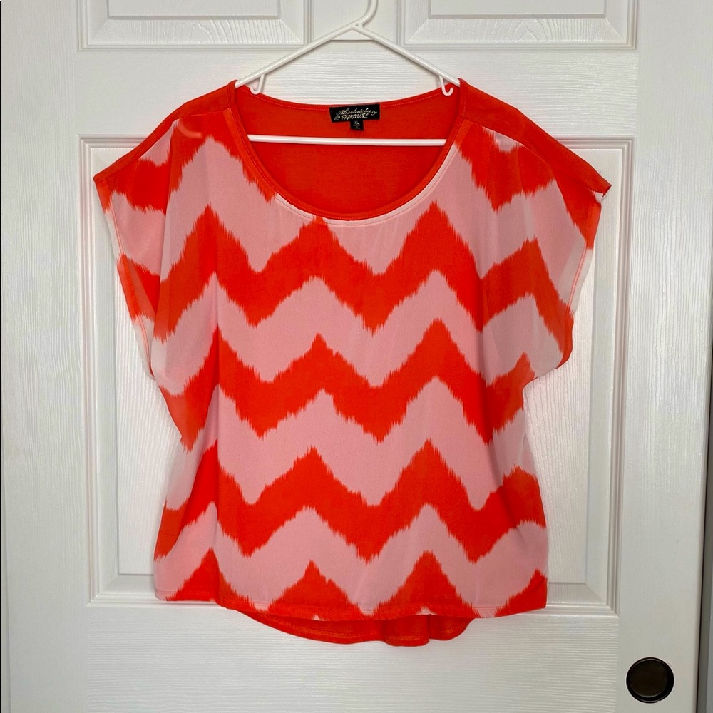 Worn Once, Pretty Coral colored Chevron patterned Women’s Top, Size XL